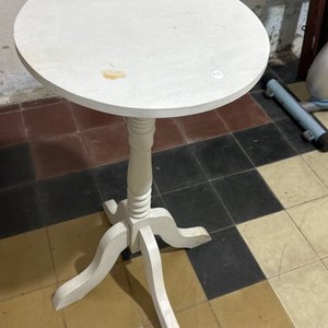Lote siguiente: Linda mesa 