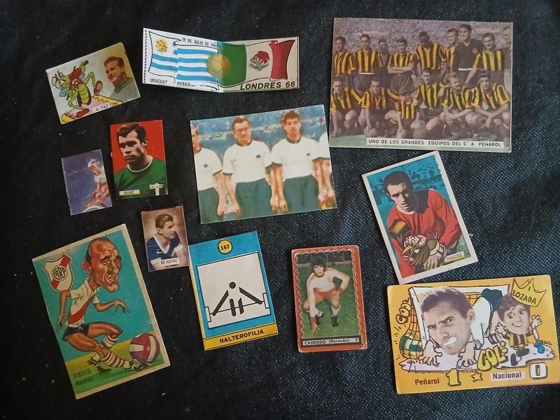 Lote de 11 Figuritas Antiguas de Fútbol y Coleccionismo