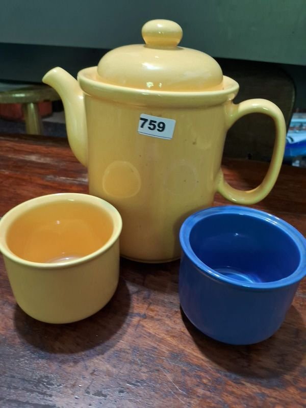 Lote siguiente: Servicio de té cerámico con teapot y tazas