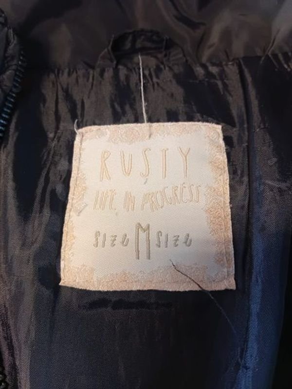 Campera marca RUSTY THE IN PROGRESS según grifa talle M - imagen 3