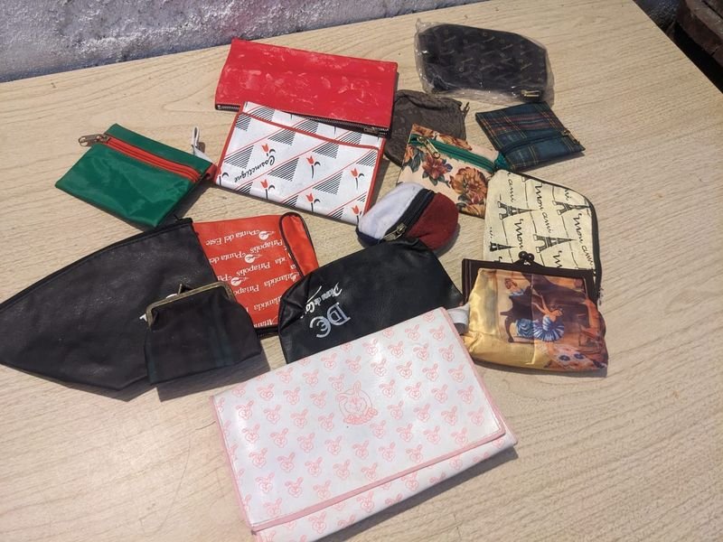 Monederos y bolsos de diferentes diseños - imagen 2