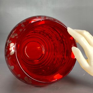 Jarrón de Cristal Rojo con Diseños Brillantes - imagen 5