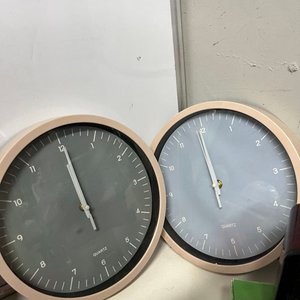 Lote de Máquina Cortapelo, Radio, Relojes de Pared, Portaretratos y Bolsos Plegables - imagen 4