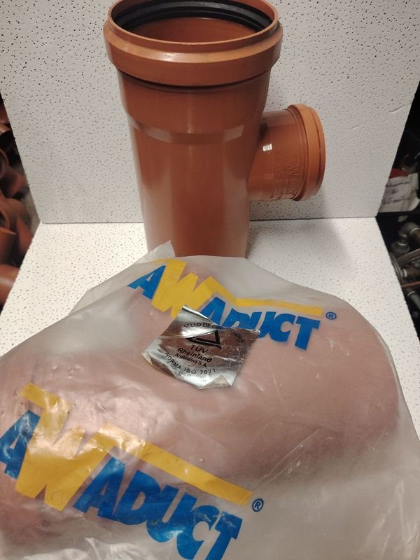 Tubería de PVC con ángulo de 90° y dimensiones 160 x 110 - imagen 3