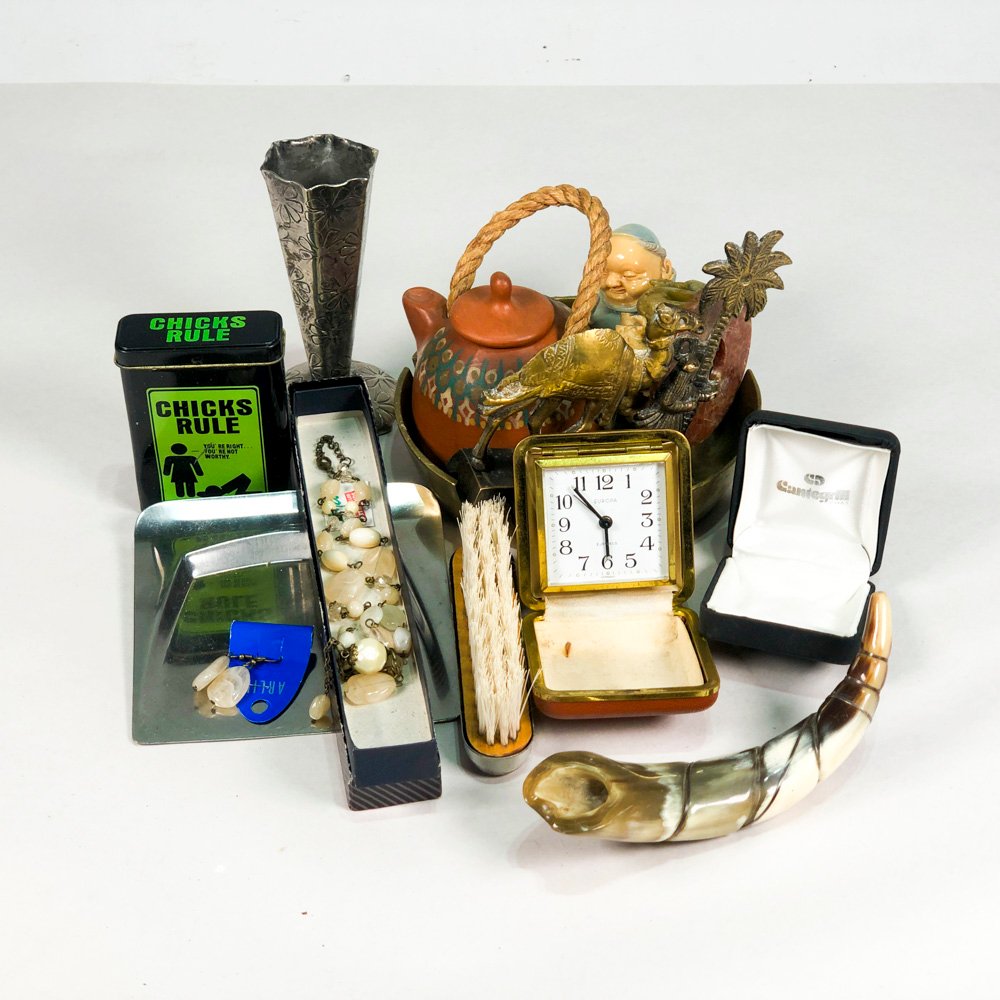 Lote anterior: Lote de artesanía tradicional en cerámica y metal
