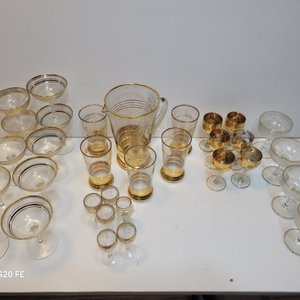 Juego de Cristalería Fina Decorada con Dorado: Jarra, Vasos, Copas y Licoreras - imagen 6