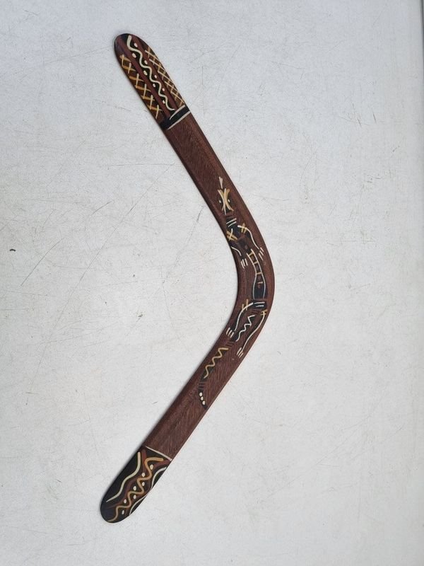 L 033 - 1 Pieza - Atractivo boomerang decorativo de madera, finamente pintado a mano con motivos nativos - imagen 1