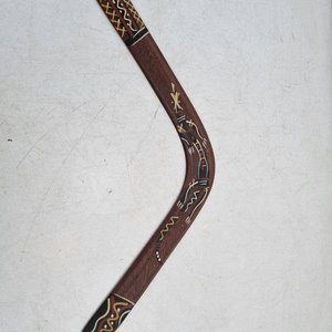 Lote anterior: L 033 - 1 Pieza - Atractivo boomerang decorativo de madera, finamente pintado a mano con motivos nativos
