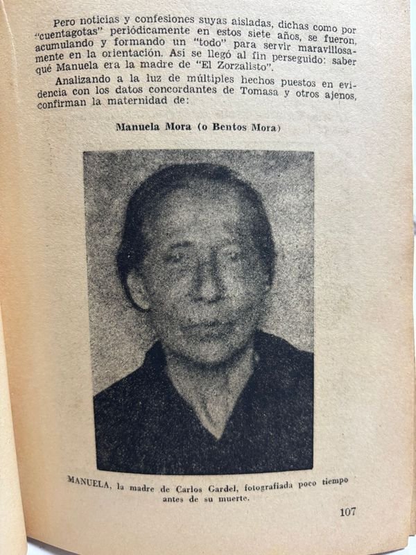 Colección de libros antiguos con contenido histórico - imagen 11