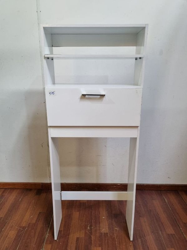 Escritorio Minimalista Blanco con Tapa Rebatible y Estantes Superiores