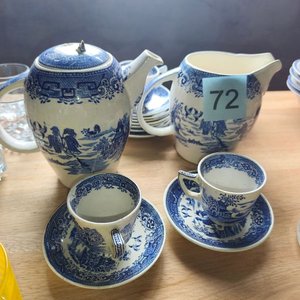 Lote siguiente: Juego de Té Willow Azul y Blanco