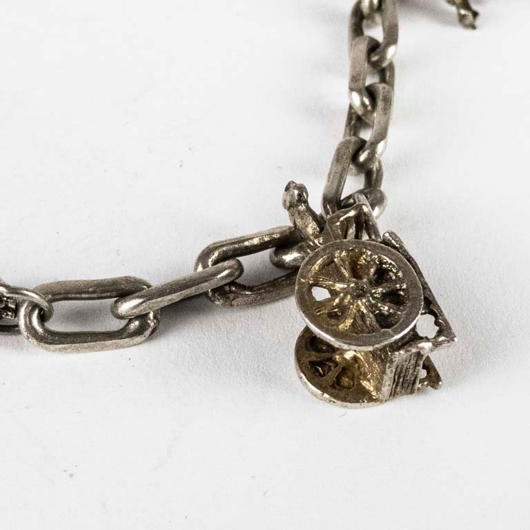 Pulsera de plata con dijes - Accesorio de moda - imagen 2