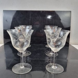 Lote siguiente: Juego de 6 Copas Antiguas de Vidrio Grabado con Diseño Floral