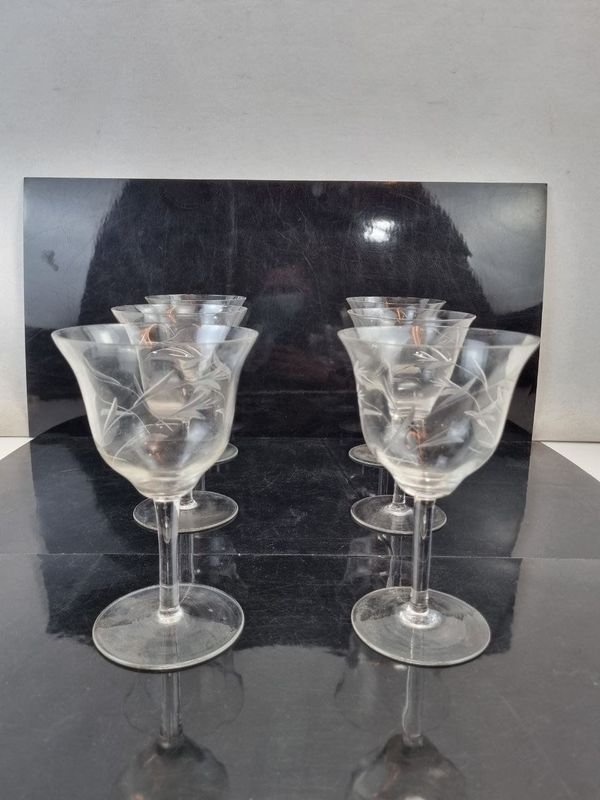 Juego de 6 Copas Antiguas de Vidrio Grabado con Diseño Floral
