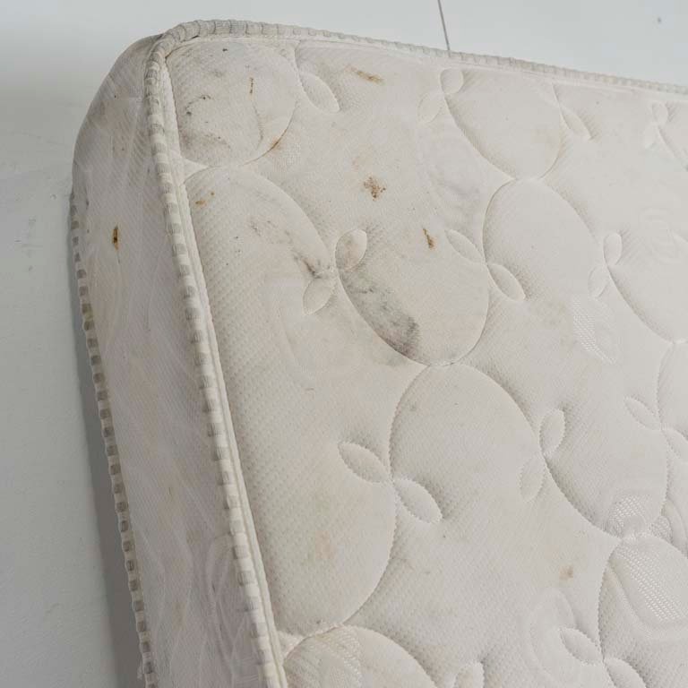Colchon de 1 plaza duciel color blanco con manchas - imagen 2