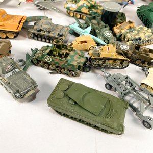 Lote de Vehículos de Guerra de Juguete Antiguos Coleccionables - imagen 2