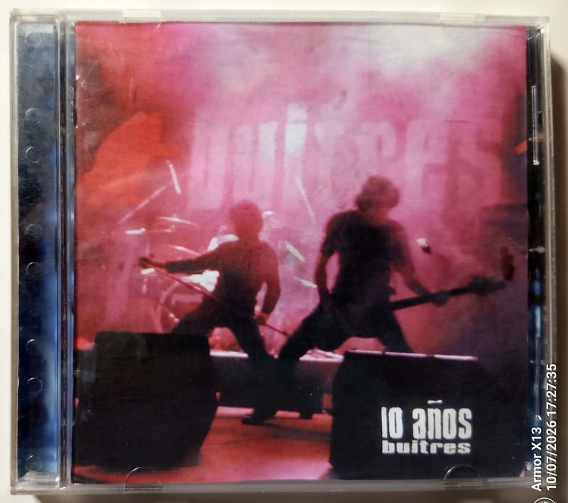 BUITRES: "10 Años" CD Industria Argentina, Bizarro Records, Año 2000.