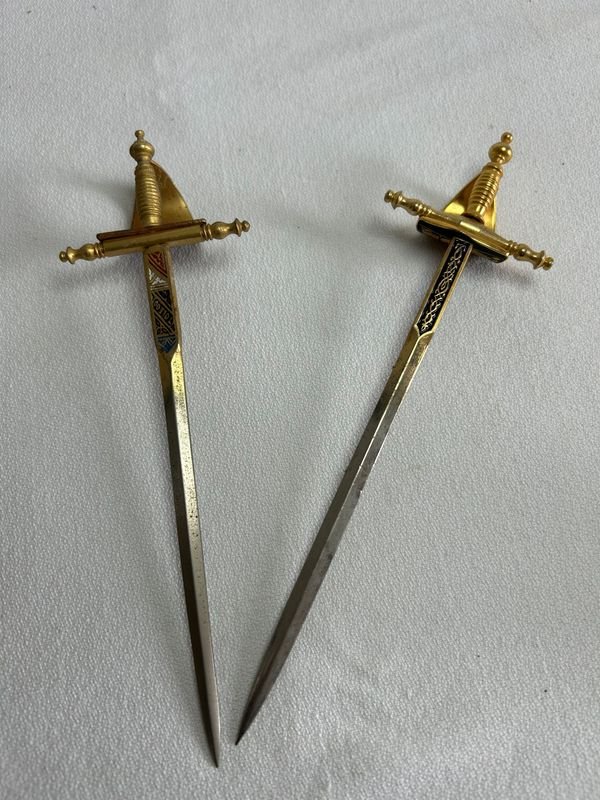 Dos Abrecartas Estilo Espada Española Antigua