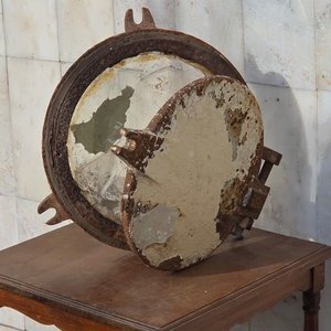 Antiguo Ojo de Buey Redondo de Hierro con Tapa y Espejo Deteriorado - imagen 2