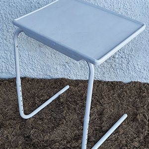 Mesa Plegable de Camping Blanca con Tapa Plástica y Patas Regulables - imagen 2