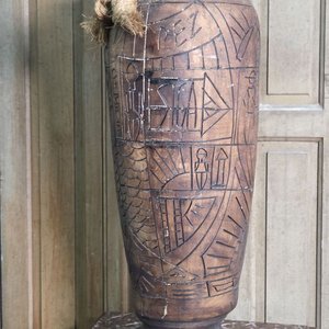 Ánfora de Cerámica Artesanal con Diseños Marítimos y Nombres - imagen 3