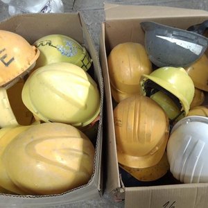 Lote siguiente: Lote de 31 Cascos de Trabajo Varios Colores