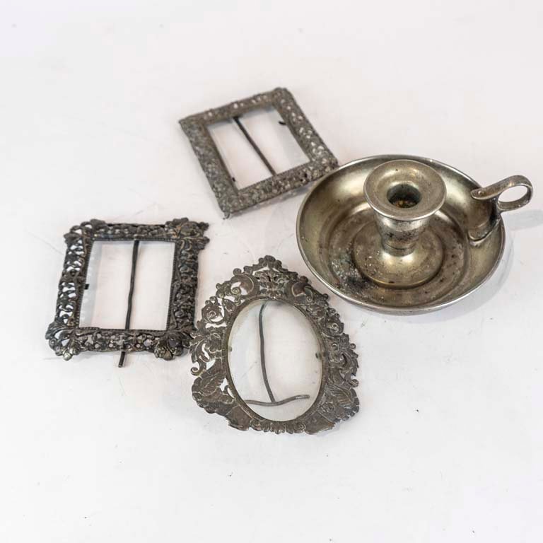 Lote anterior: Palmatoria de platina con baño gastado y retratos miniatura