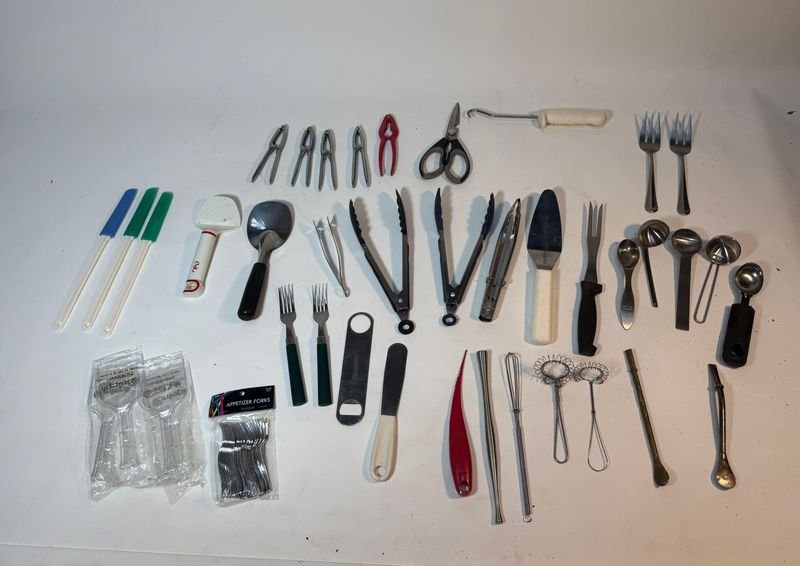 Lote de Utensilios de Cocina: Pinzas, Tijera, Cucharas y Más