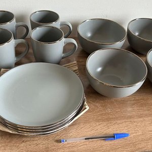 Juego de Vajilla Gris con Borde Plateado - 12 Piezas - imagen 2