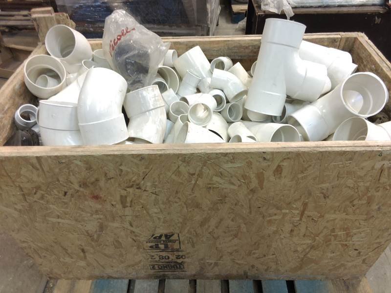 Lote Aprox. 200 Piezas de PVC para Cañería, Varios Artículos