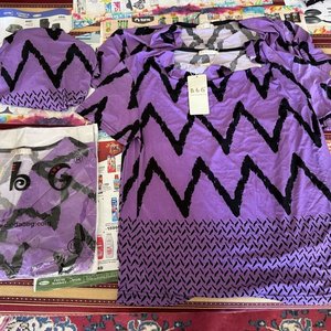 Blusa Morada con Diseño Zigzag Marca BBG Talle XL - imagen 2
