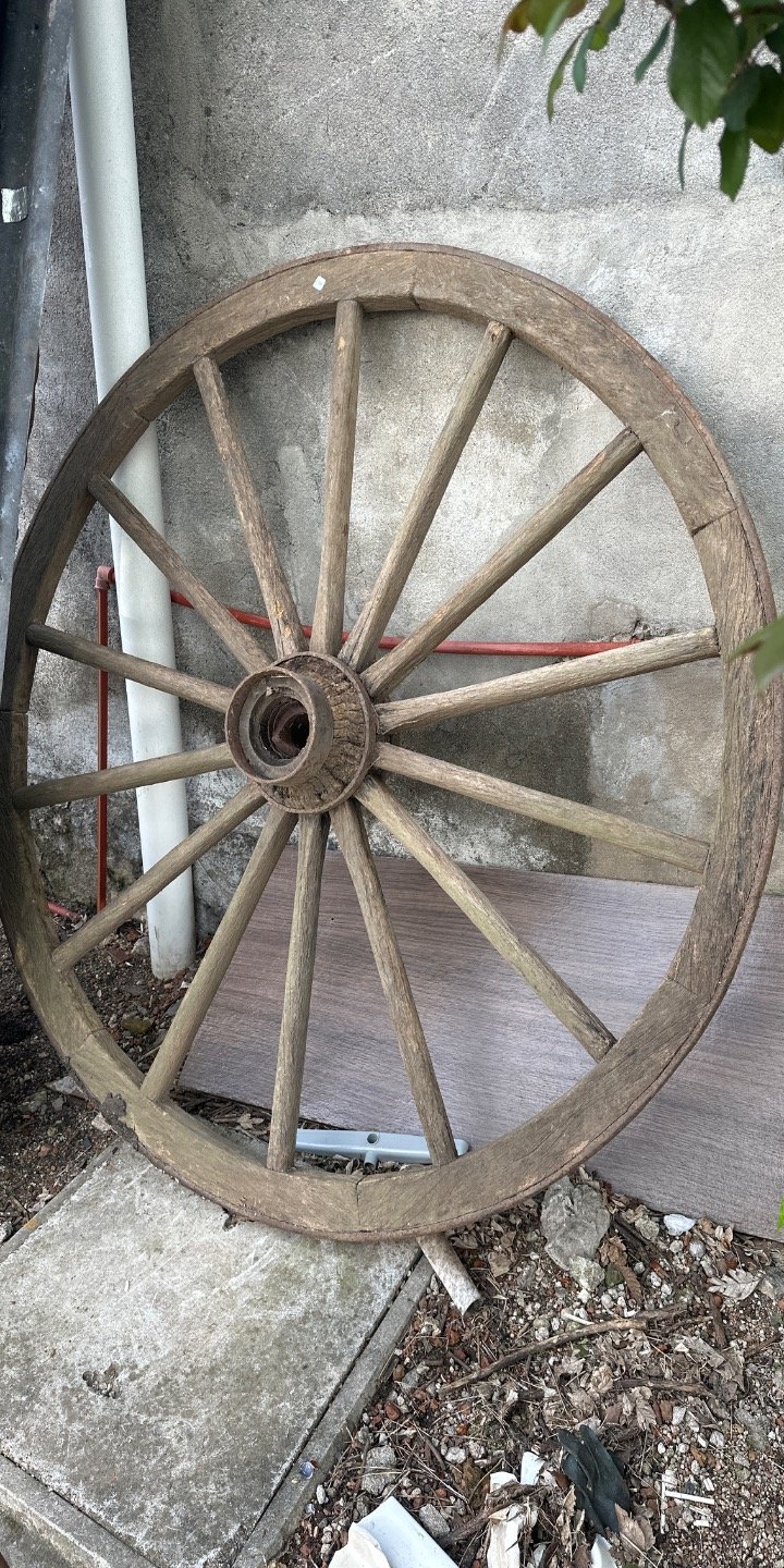 Rueda de Carro Antigua de Madera con Diámetro de 1.52m
