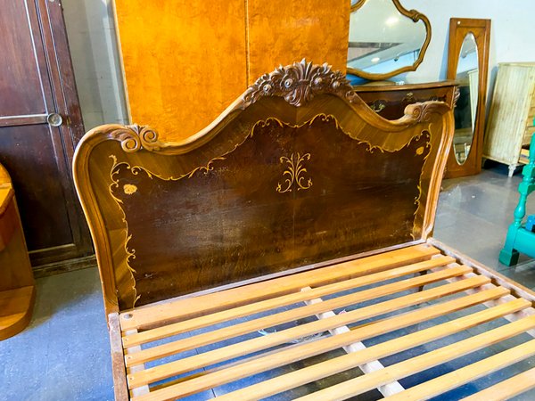 Respaldo de Cama Estilo Luis XV con Incrustaciones