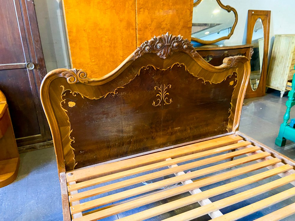 Respaldo de Cama Estilo Luis XV con Incrustaciones