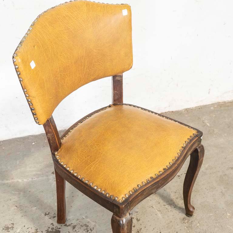Silla francesa con tapizado en cuerina y detalles en el lustre - imagen 2