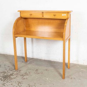 Lote siguiente: Escritorio de madera con alzada y dos cajones
