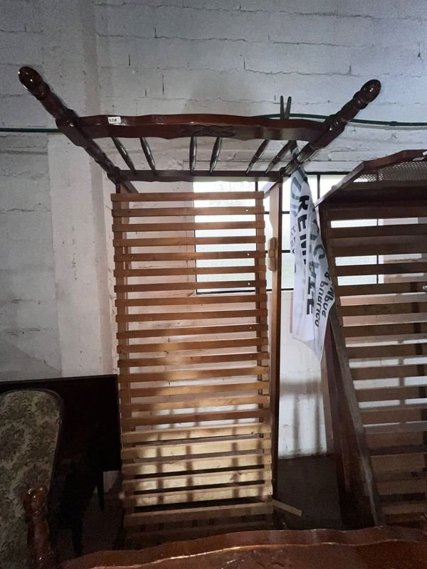 Cama de 1 Plaza Estilo Clásico Madera Oscura