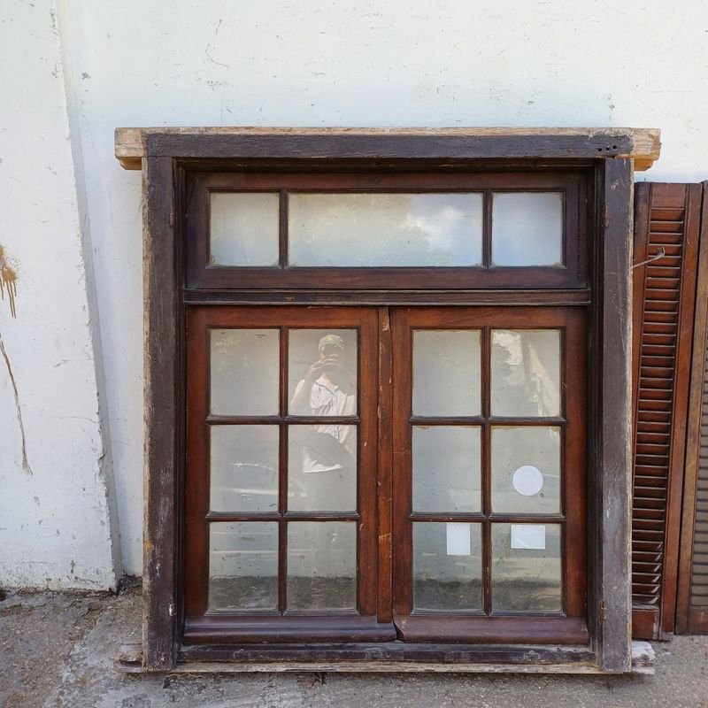 Ventana con dos hojas batientes y postigos en cedro - imagen 6