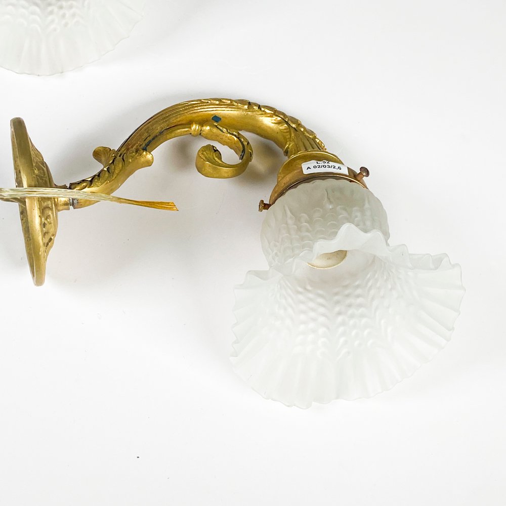 Dos apliques de bronce con tulipas para decorar - imagen 3