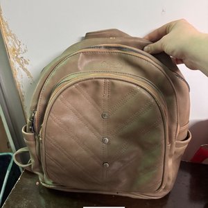 Lanchera y Mochila de Cuero Sintético Color Tostado - imagen 4