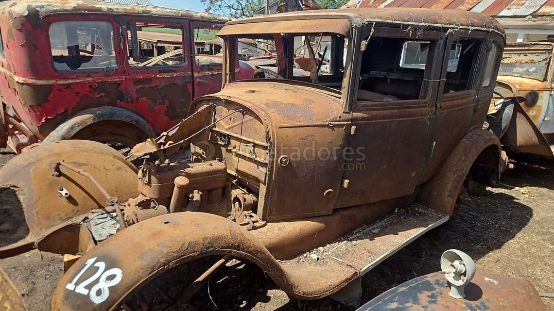Automóvil Antiguo Rústico para Restaurar