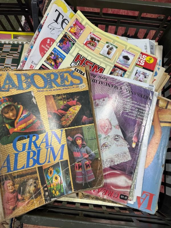 Colección de revistas y libros para tejidos, bordados y más - imagen 2
