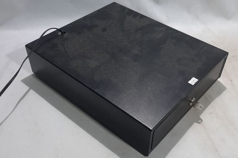 Cajón Cobrador Metálico Negro con Llave y Divisiones