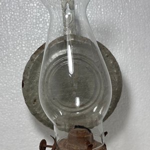 Antiguo Farol de Vidrio con Base Acanalada y Soporte Metálico - imagen 3