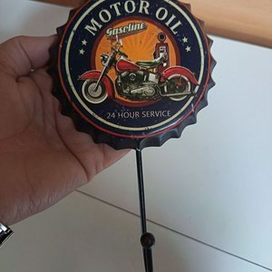 Lote de 3 Adornos Metálicos con Forma de Tapa de Cerveza y Motor Oil - imagen 2
