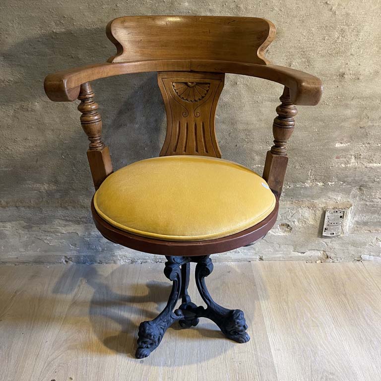 Lote anterior: Sillón giratorio en madera con base de hierro - Medidas: 56x40x80cm