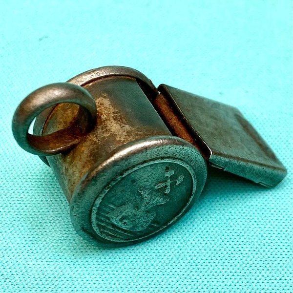 Antiguo silbato en chapa sellado Made In Germany - imagen 4