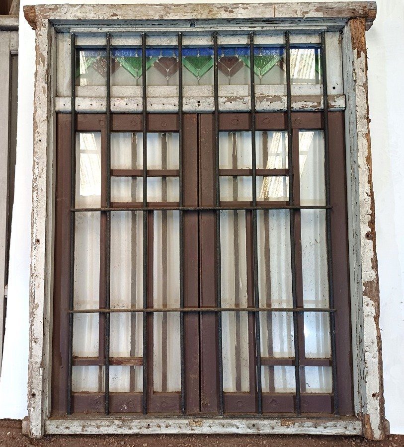 Ventana con dos hojas batientes en cedro - imagen 9