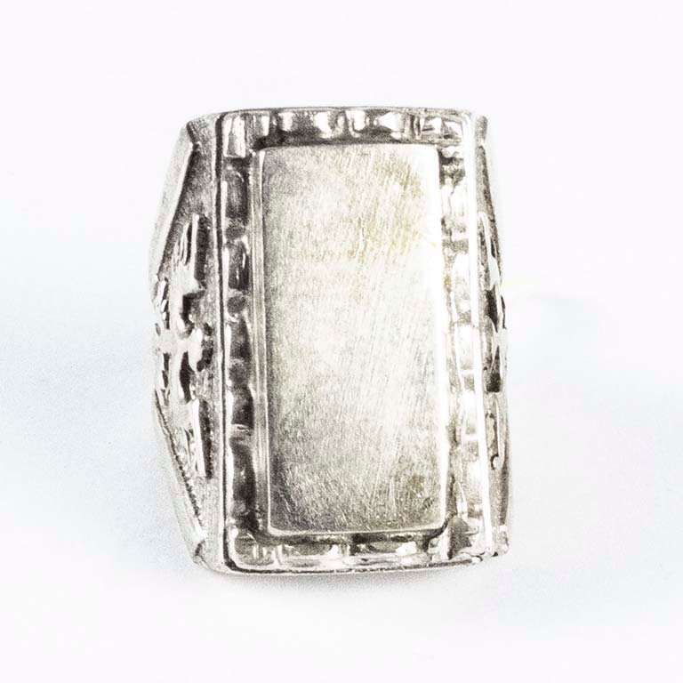 Lote siguiente: Anillo de plata con detalles en oro