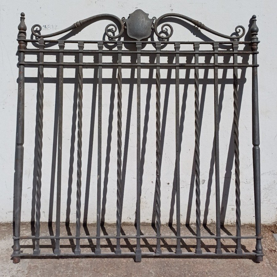 Puerta de hierro forjado antigua - imagen 2